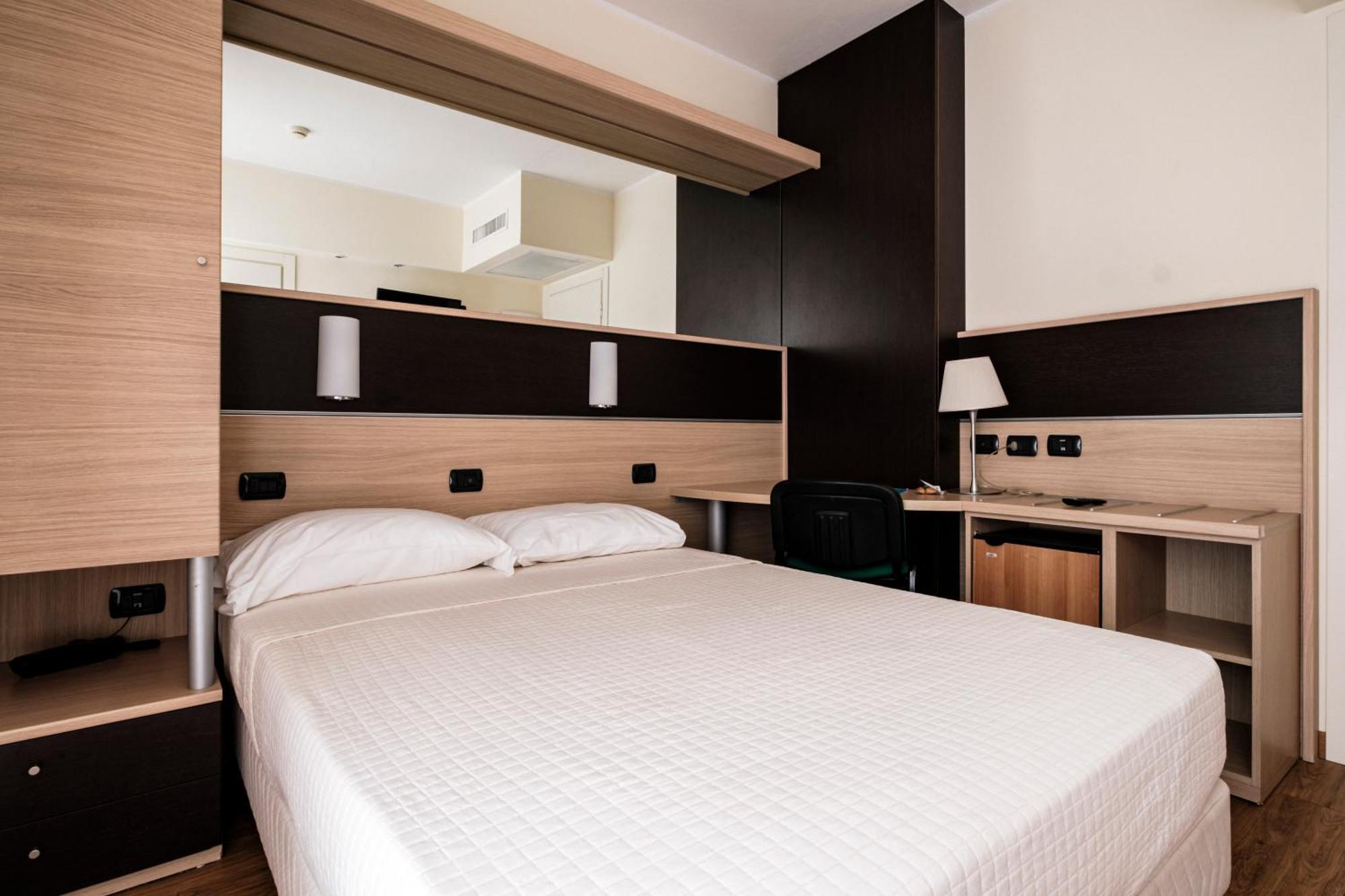 Augustus Hotel ริชชิโอเน ภายนอก รูปภาพ