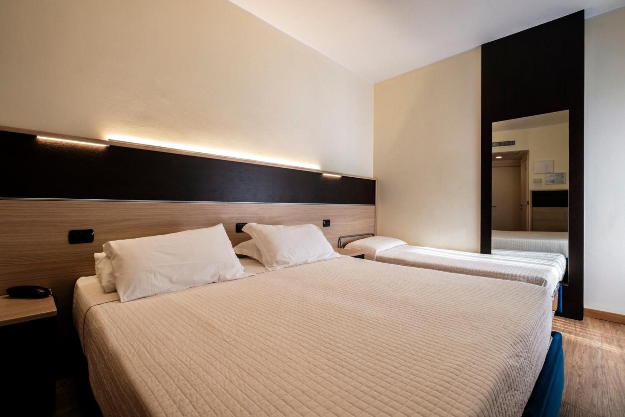 Augustus Hotel ริชชิโอเน ภายนอก รูปภาพ