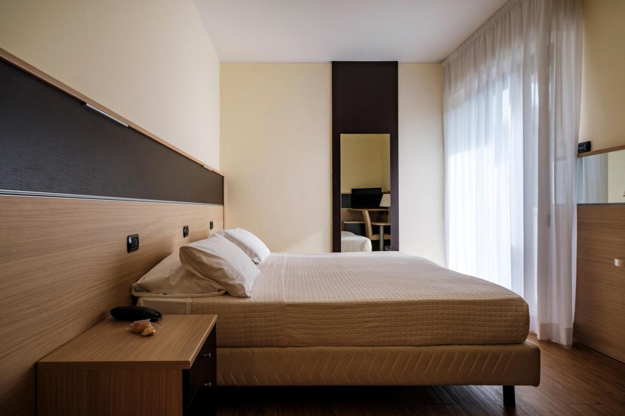 Augustus Hotel ริชชิโอเน ภายนอก รูปภาพ