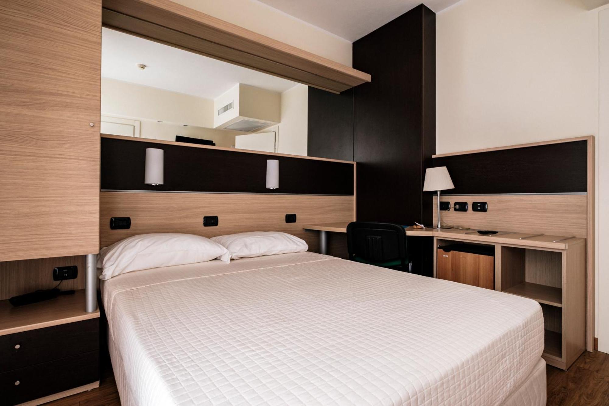 Augustus Hotel ริชชิโอเน ภายนอก รูปภาพ